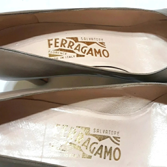 Vintage Ferragamo Pumps Patent Leather Heels - Picture 7 of 12